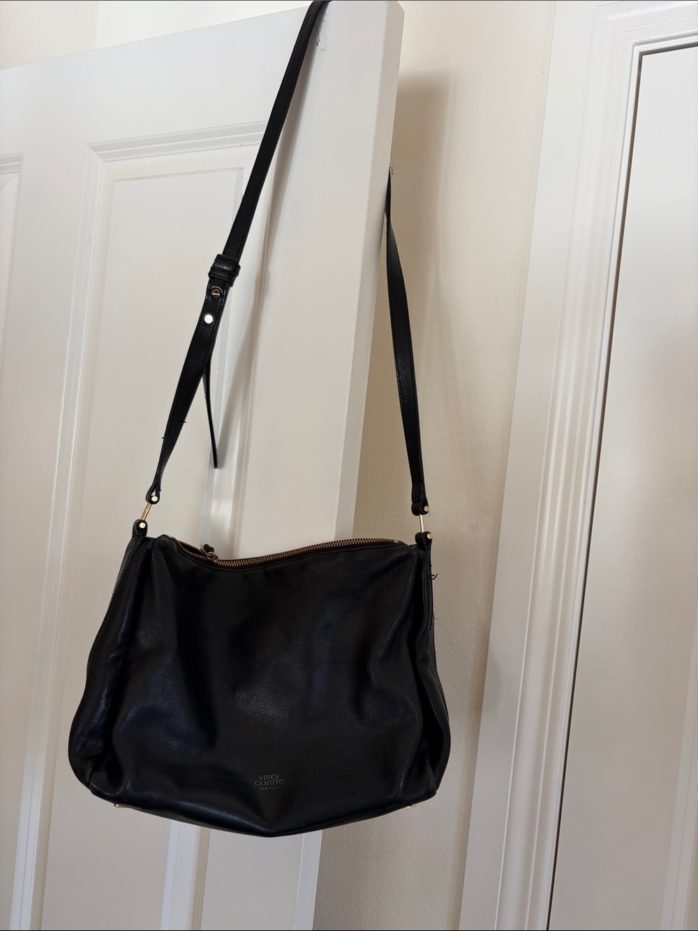 Vince Camuto Black Leather Crossbody Bag - Classic Everyday Shoulder Bag